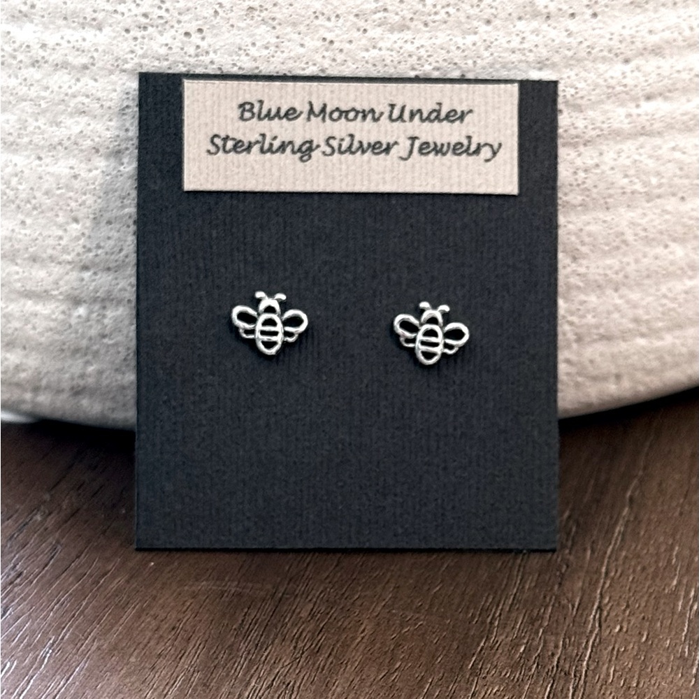925 Sterling Silver Bee Post Stud Earrings! NEW!